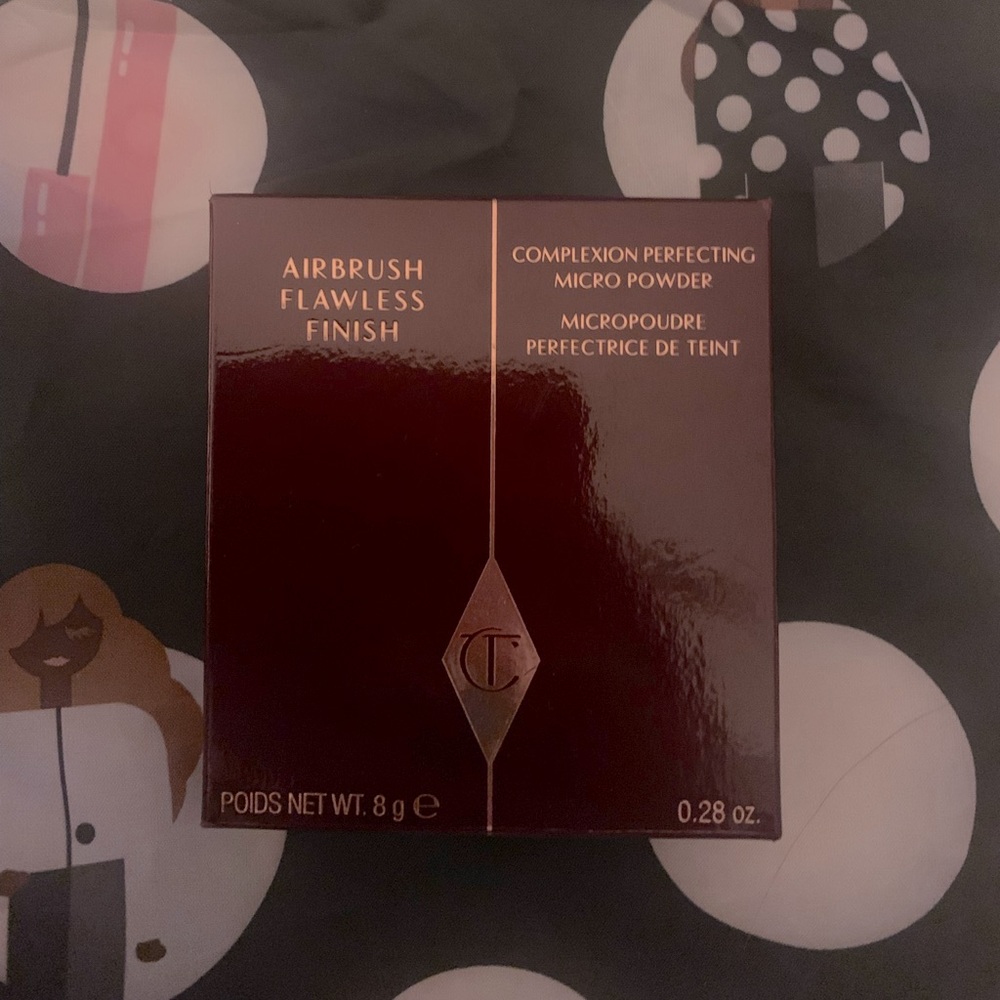 Setting Spray & Powder
Charlotte Tilbury
Airbrush Flawless Finish Setting Powder